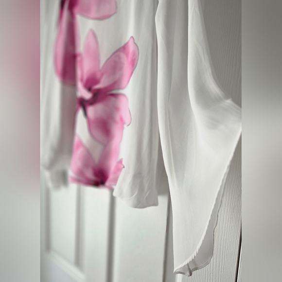 NWOT Alfani White Blouse with Pink Floral Design size MP - Picture 7 of 11